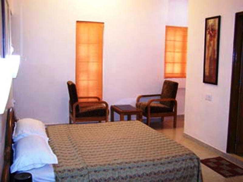 Hotel Chicago Ahmedabad Exteriör bild
