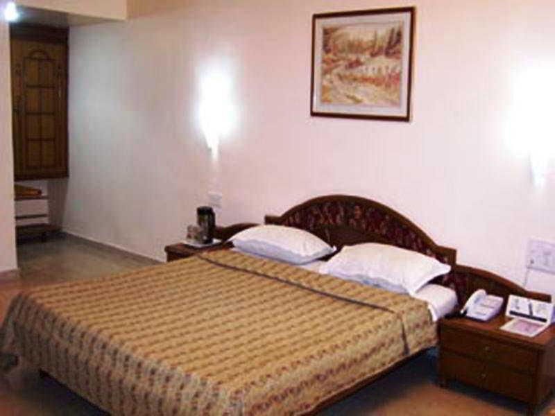 Hotel Chicago Ahmedabad Exteriör bild