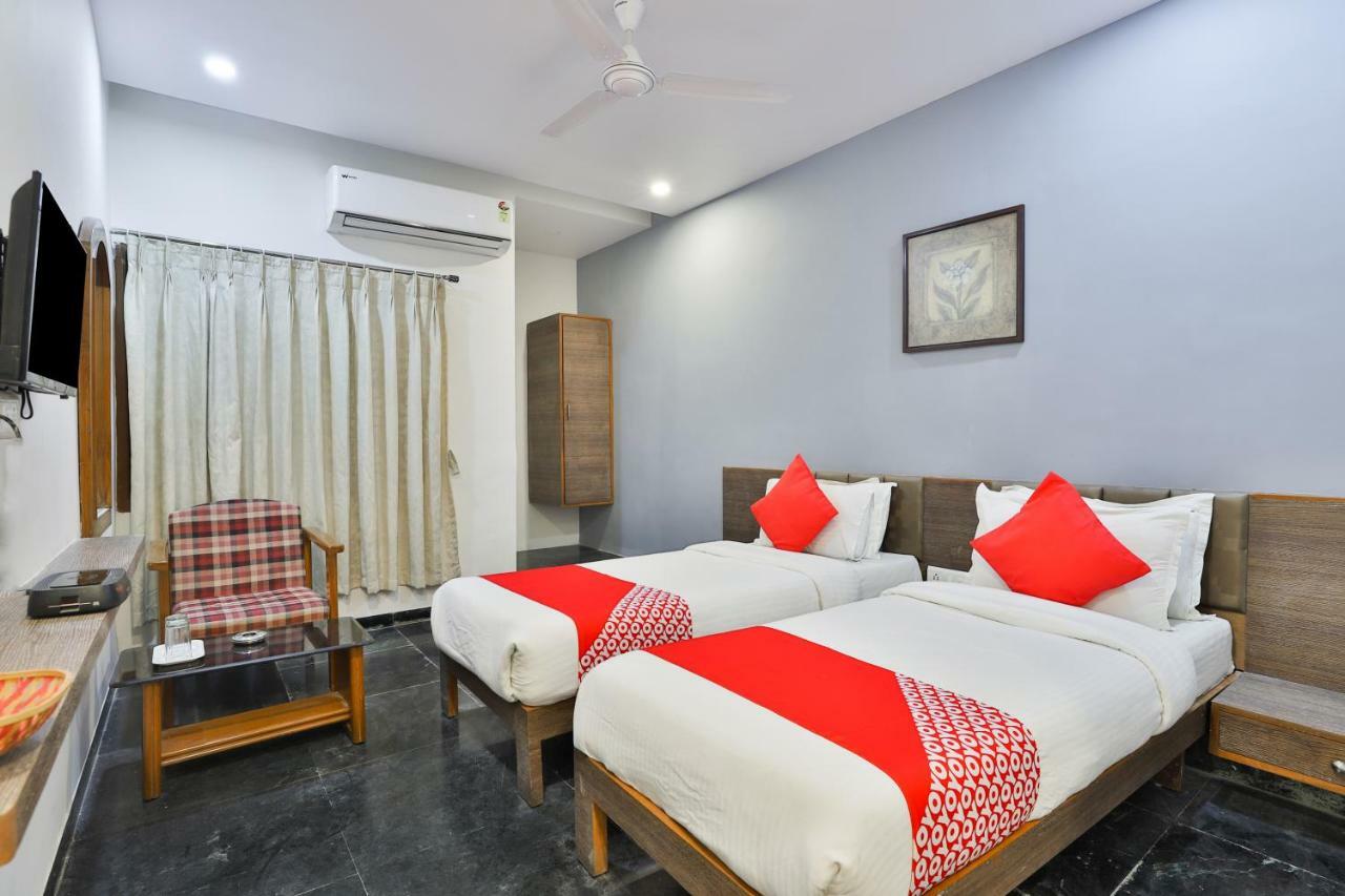 Hotel Chicago Ahmedabad Rum bild